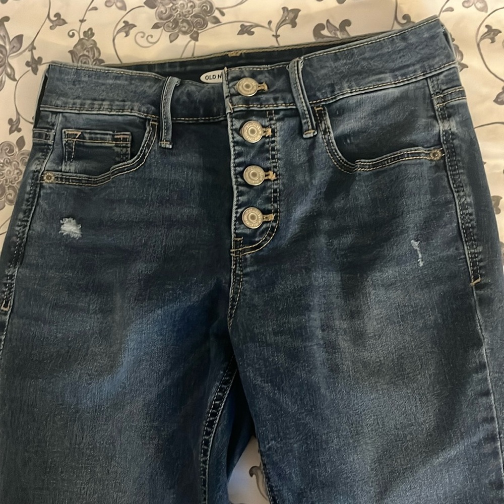 OLD NAVY Super Skinny High Rise Jeans. 4 button closure.